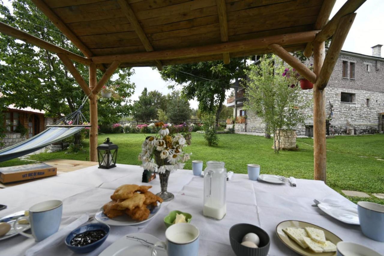 Bujtina Shkodrani Bed and Breakfast Voskopojë Buitenkant foto